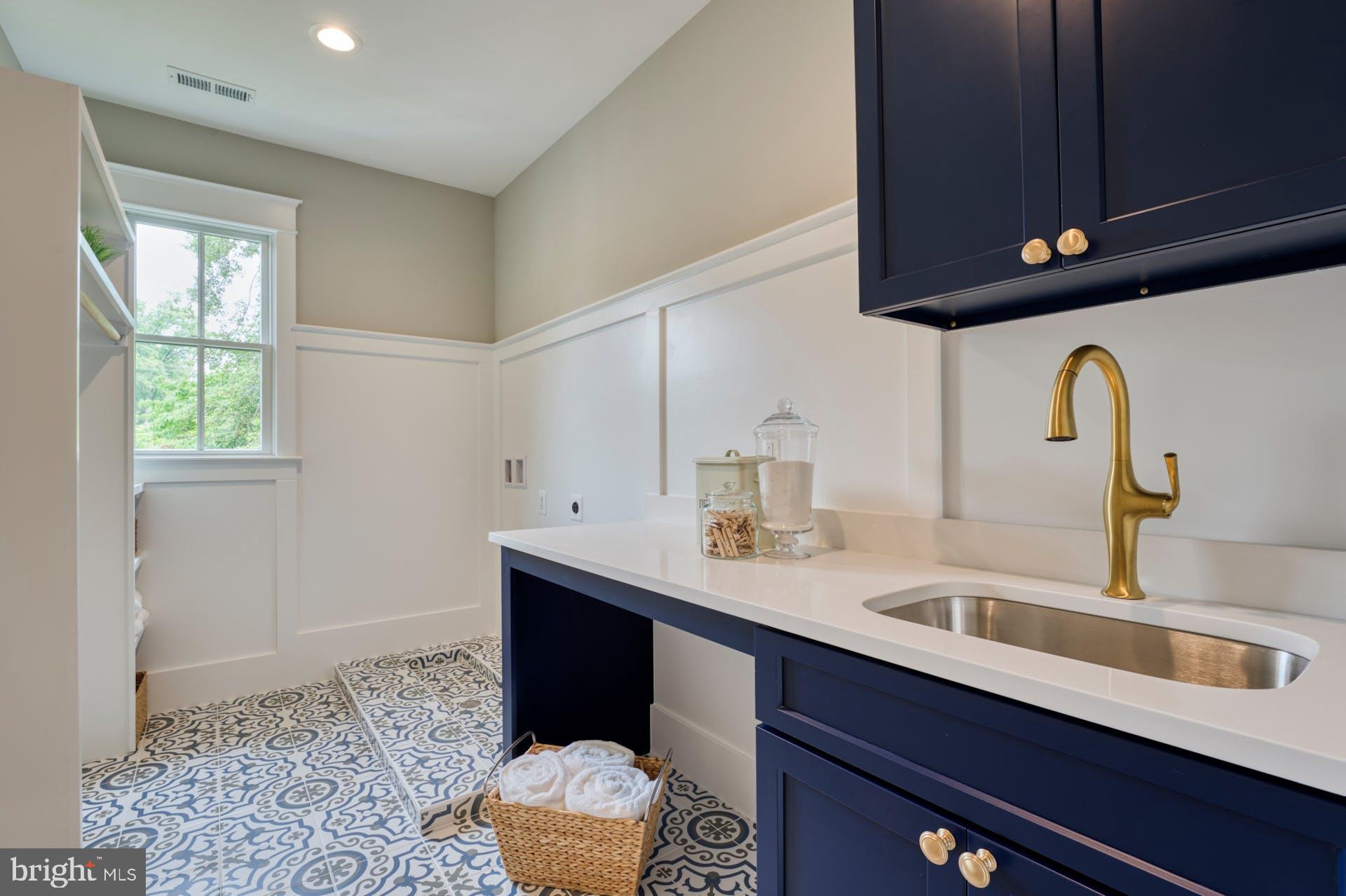 CRESCENT HILLS - Residential