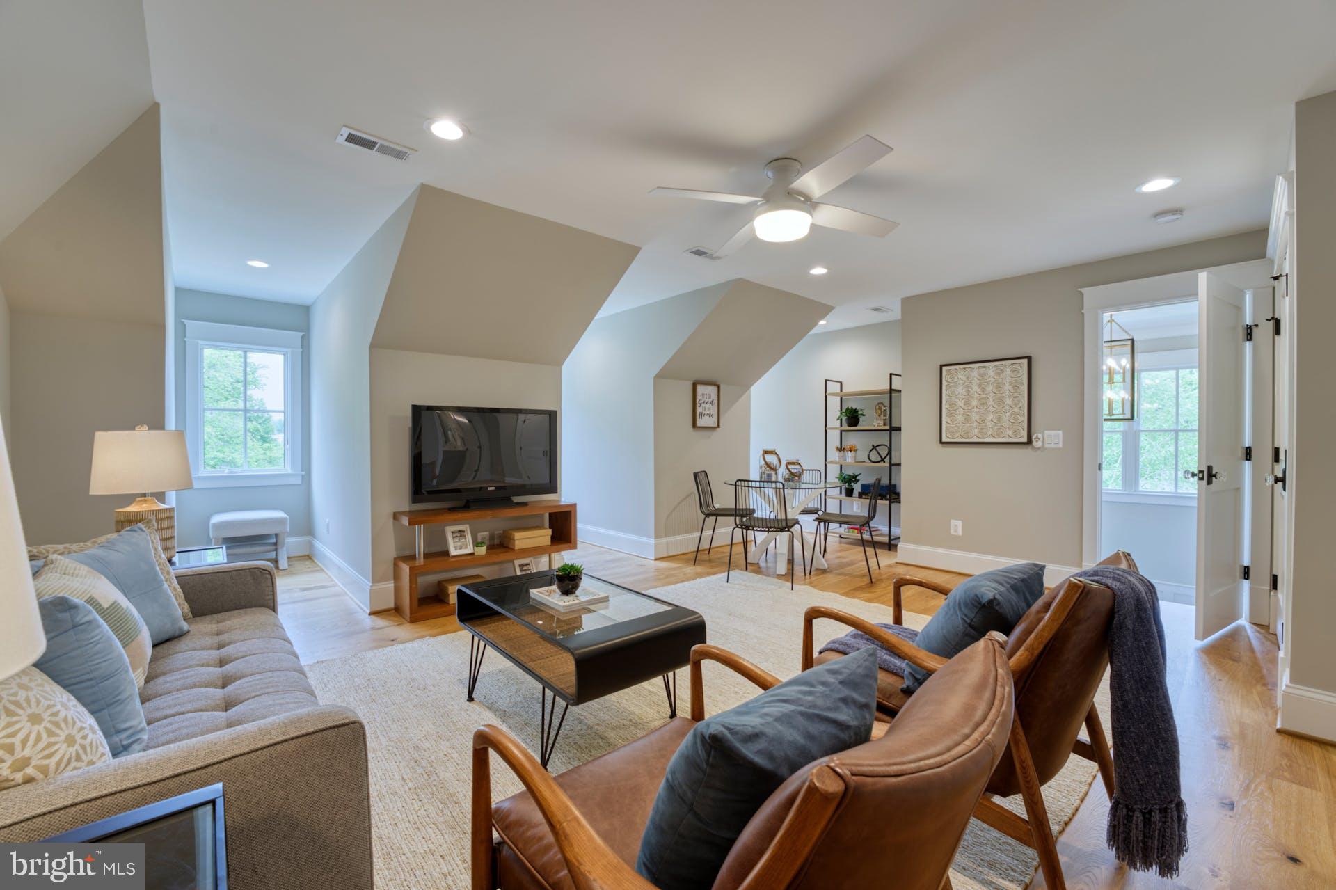 CRESCENT HILLS - Residential