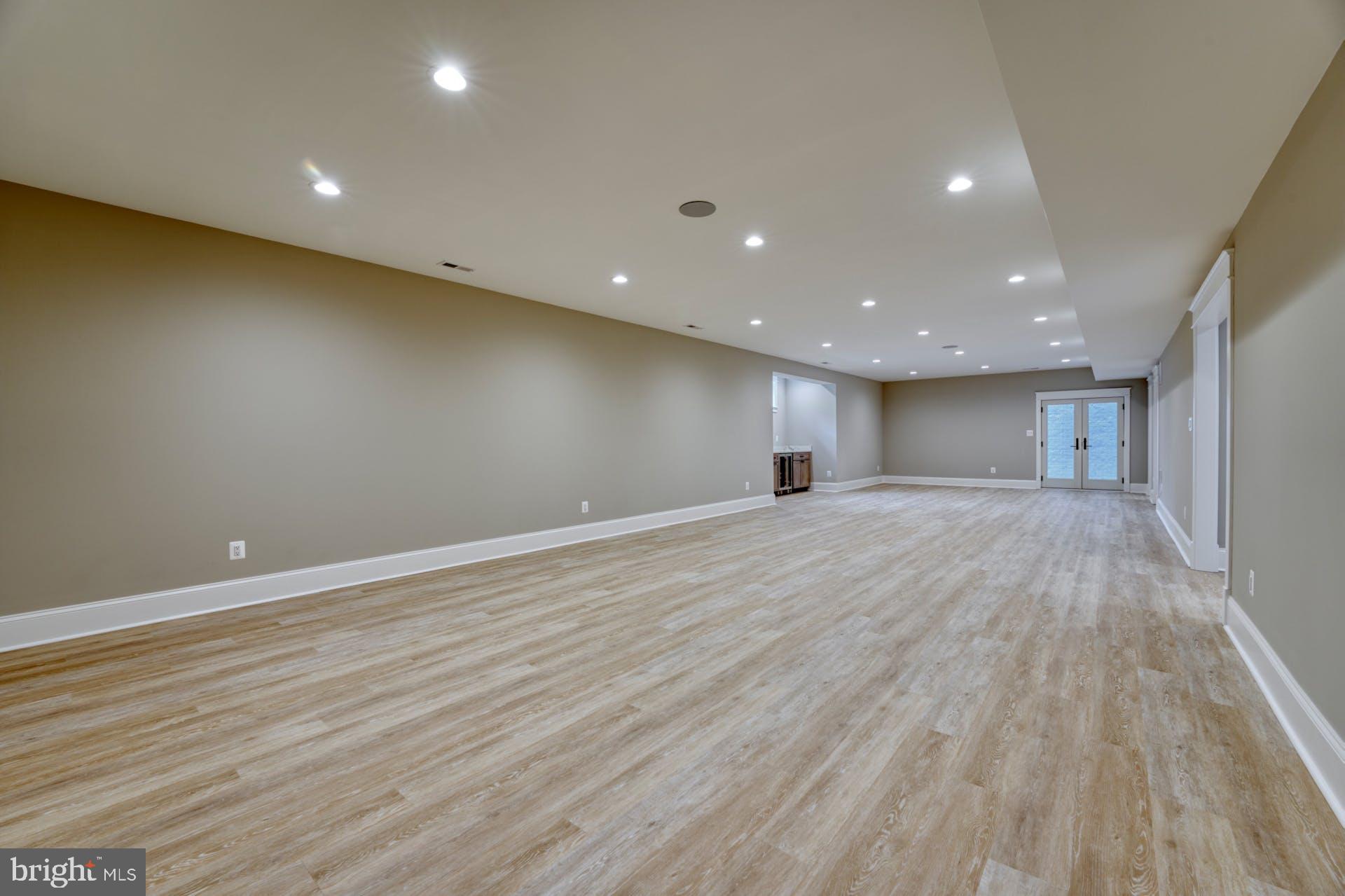 CRESCENT HILLS - Residential