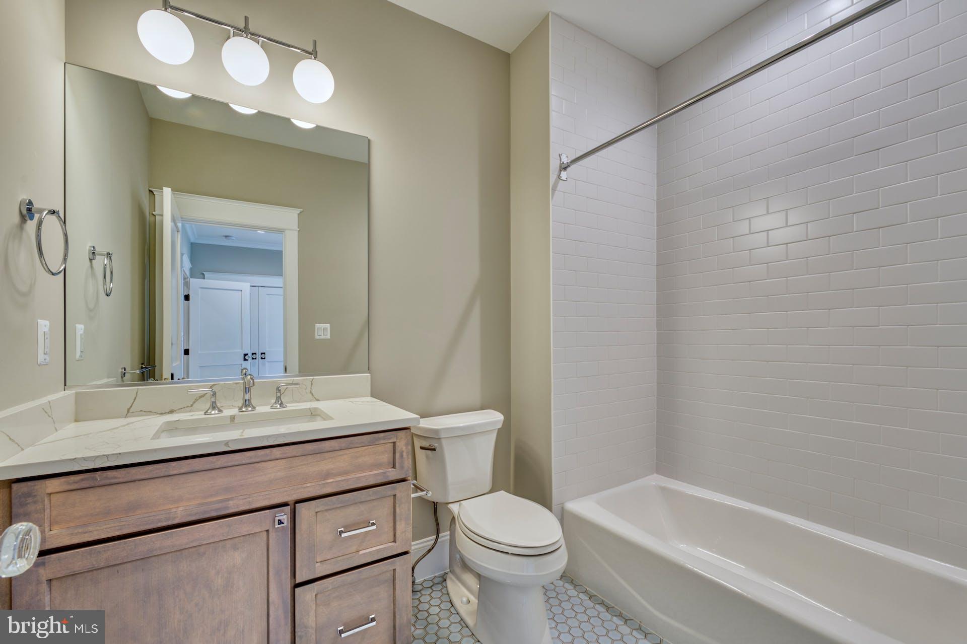 CRESCENT HILLS - Residential