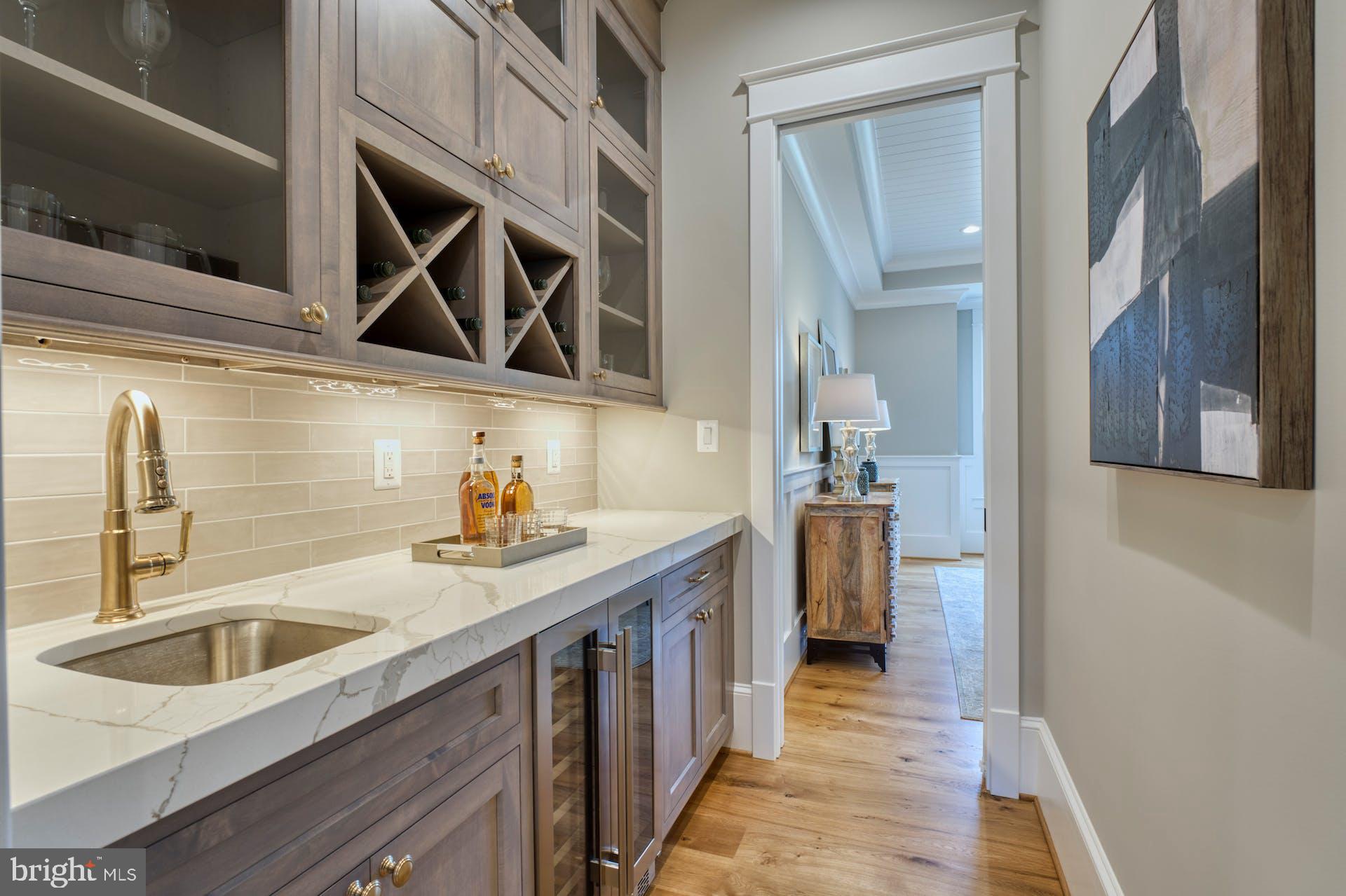 CRESCENT HILLS - Residential