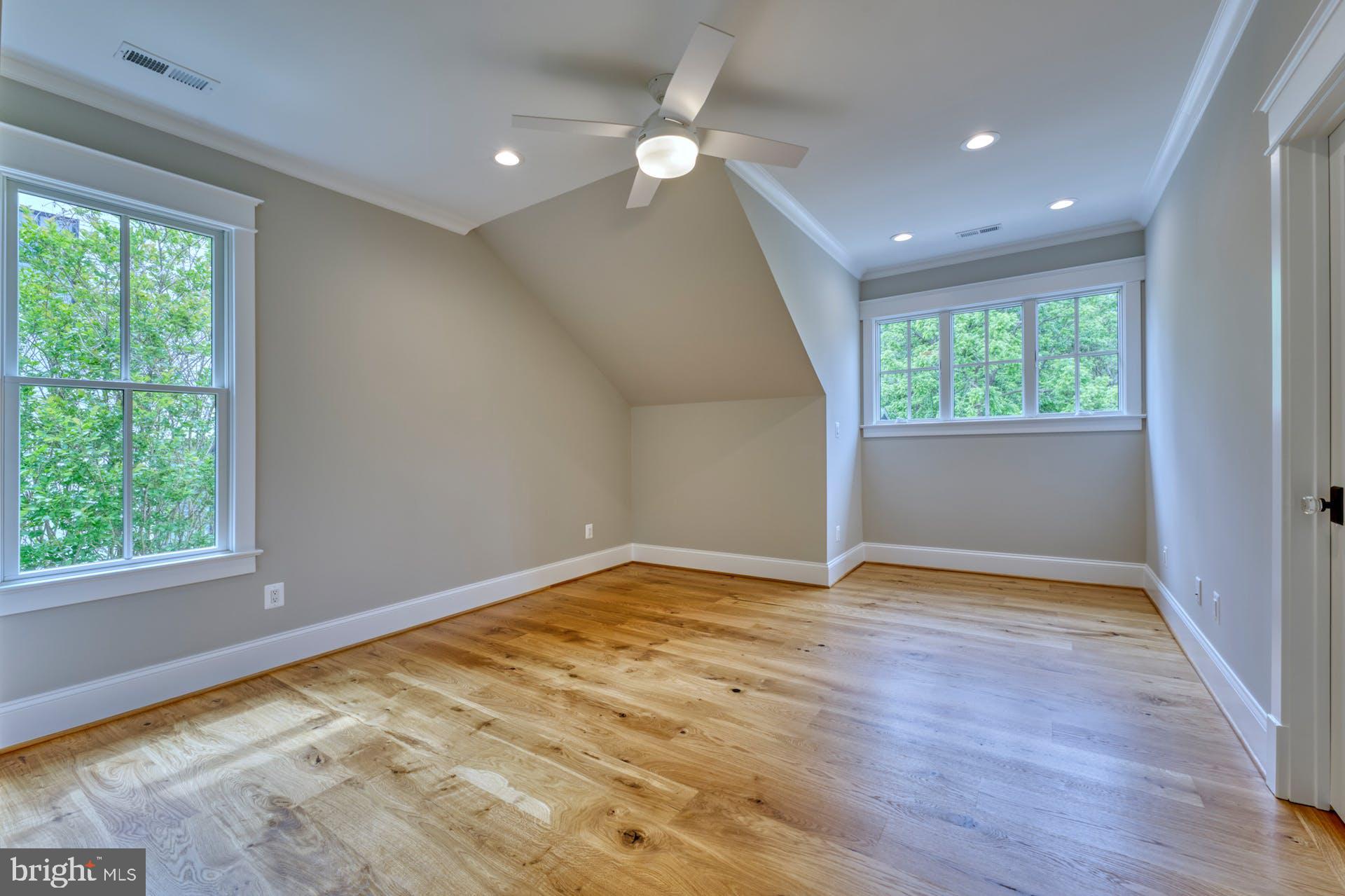 CRESCENT HILLS - Residential