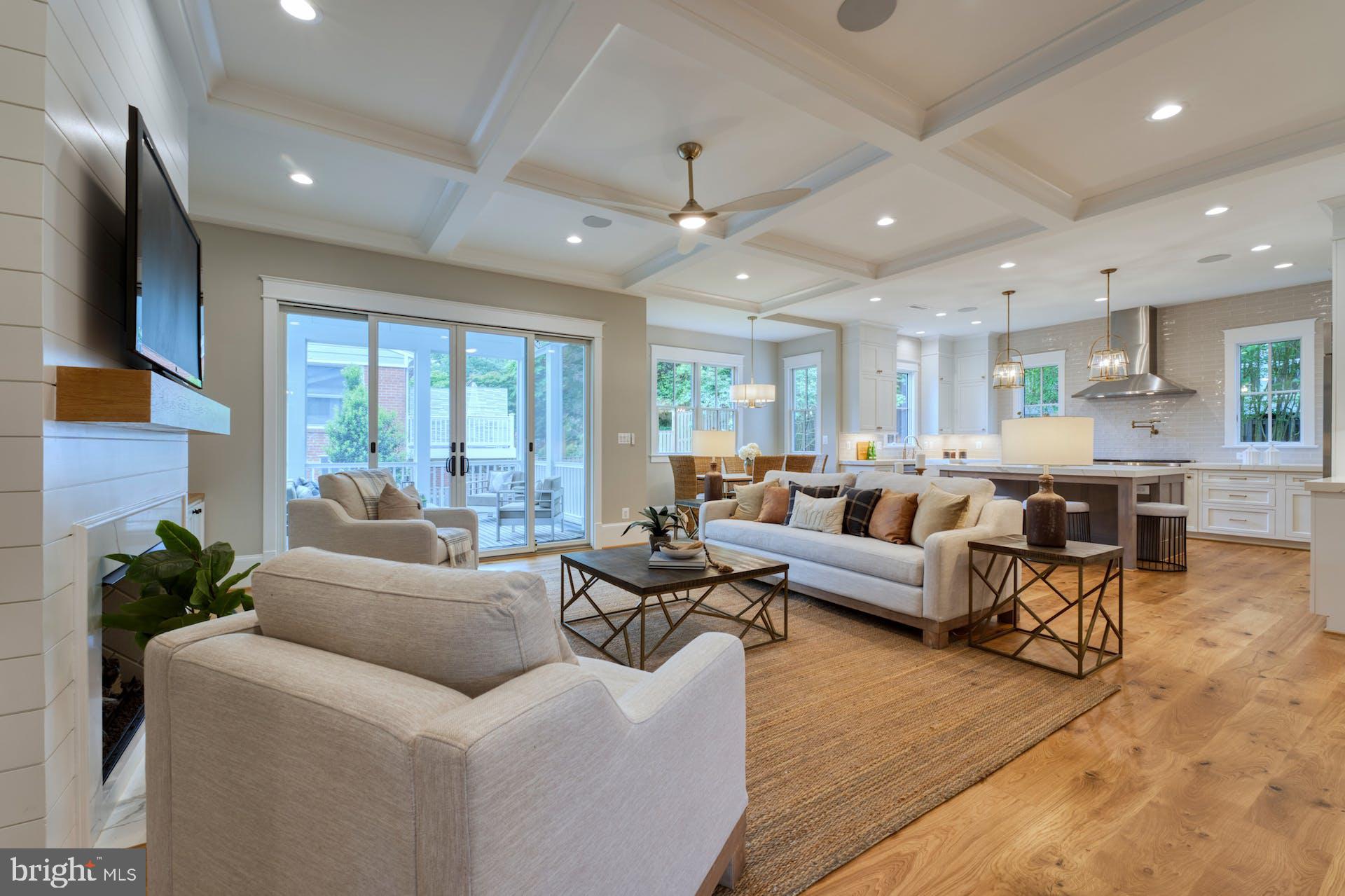 CRESCENT HILLS - Residential