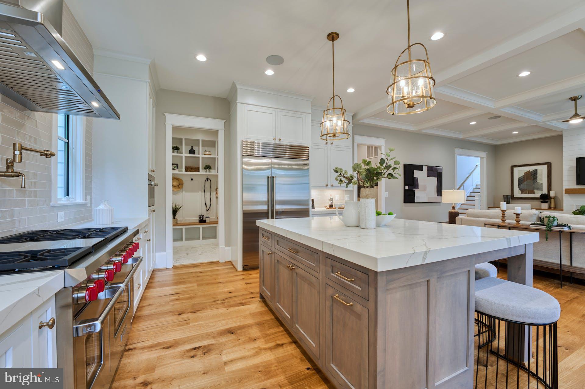 CRESCENT HILLS - Residential