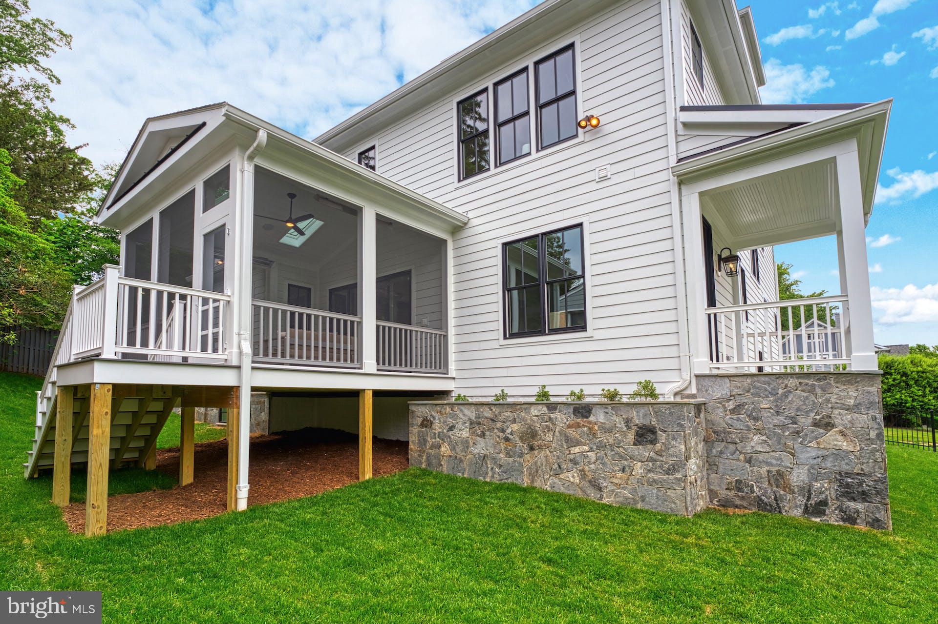 CRESCENT HILLS - Residential