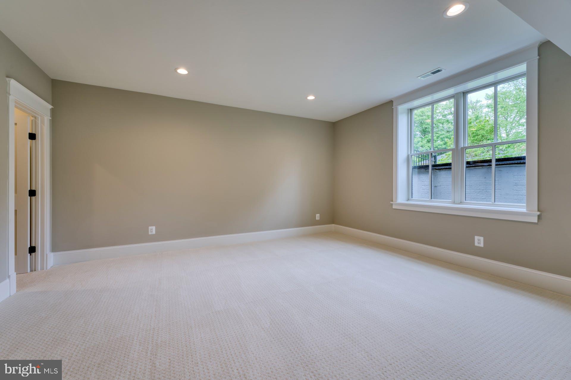 CRESCENT HILLS - Residential