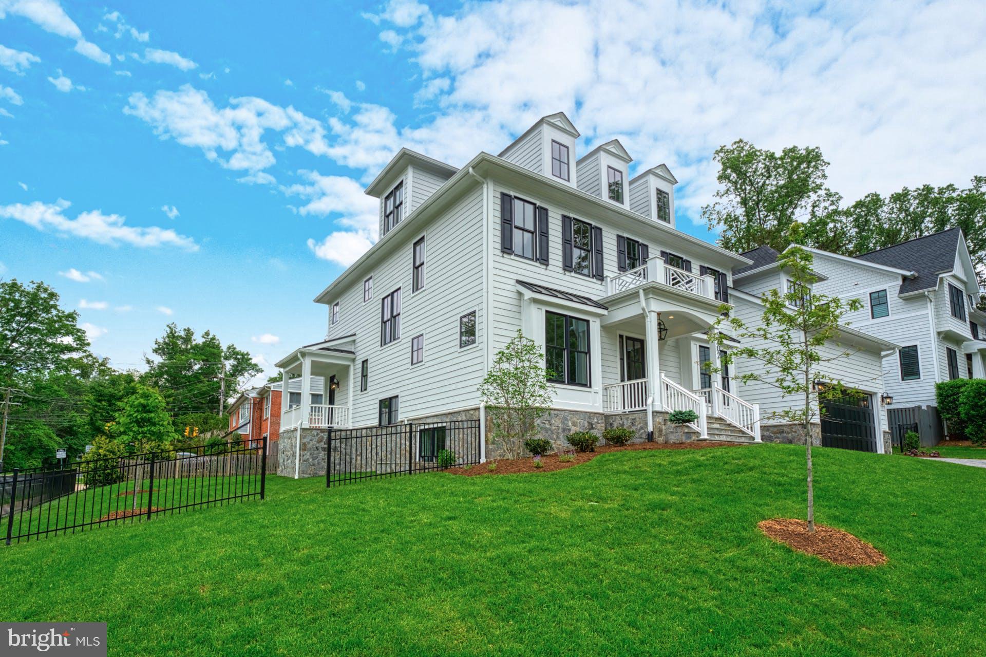 CRESCENT HILLS - Residential