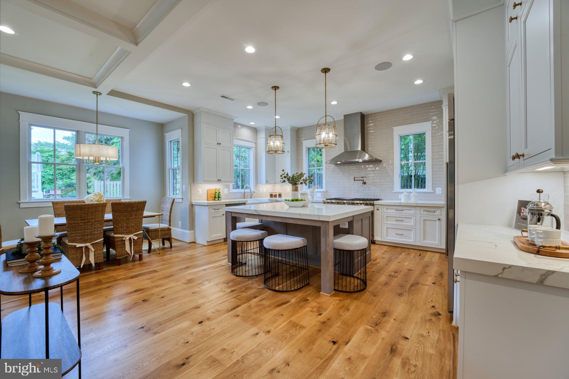 CRESCENT HILLS - Residential