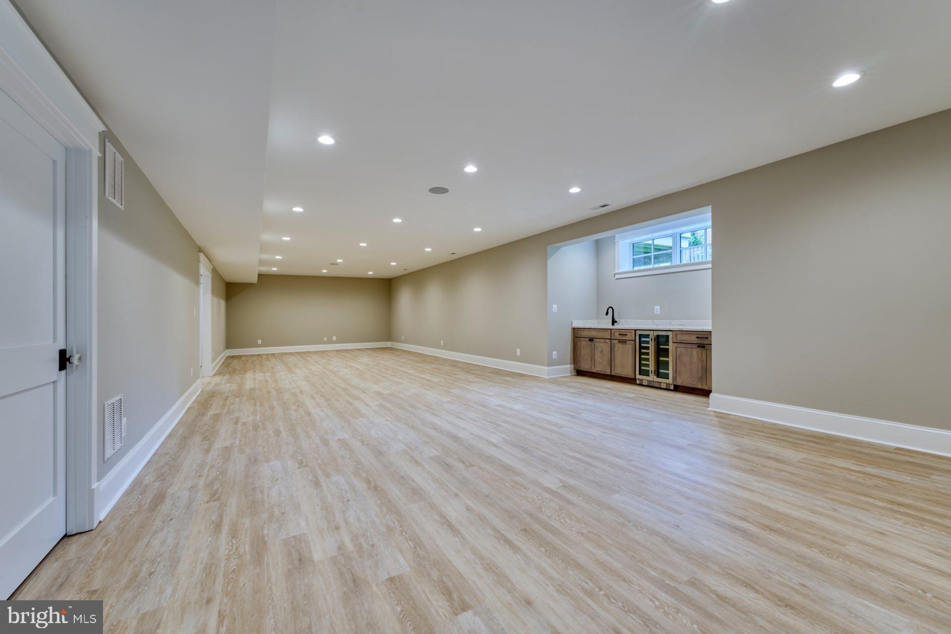 CRESCENT HILLS - Residential