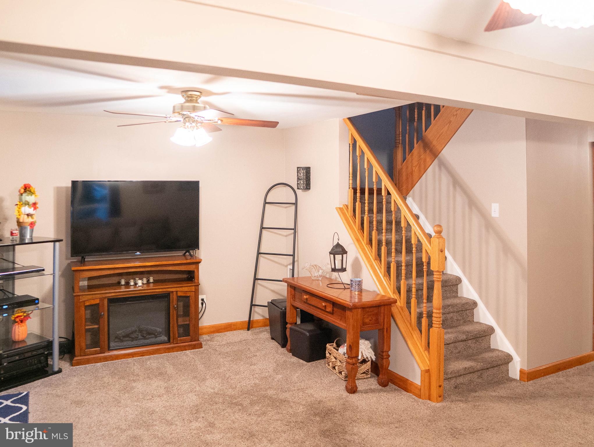 NEWPORTVILLE TERR - Residential