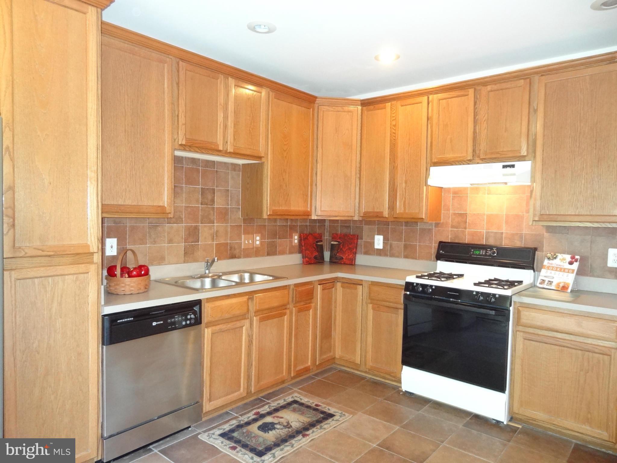 WINDSOR MEWS - Residential Lease