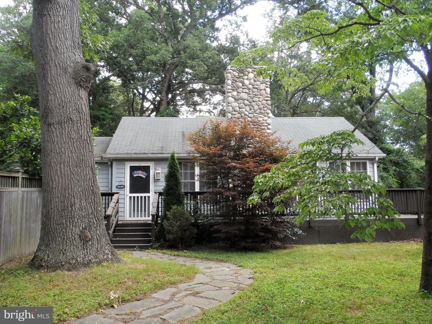 CURRENT TENANT LEASE OBLIGATION OCCUPIES HOME UNTIL OCTOBER 31, 2018. 3 Bedrm 3 FB Rancher located in Water Privileged Comm in Chesapeake School District. Brand New HVAC & A/C. Updated Kitchen w/Stainless Appls,Ceramic Flr,Granite Tops,& Island. Cherry Hardwood flrs throughout. Stone fireplace in Fam Rm. Great Bones but needs some TLC. Being Sold As-Is. Recent renovations in 2012. Comm Boat Ramp.