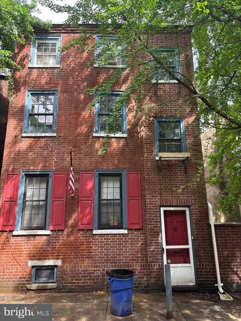 Townhouse For Sale - 105 N Mole Street<br/> PHILADELPHIA, PA 19102