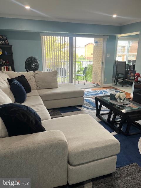 HERITAGE KNOLL - Residential