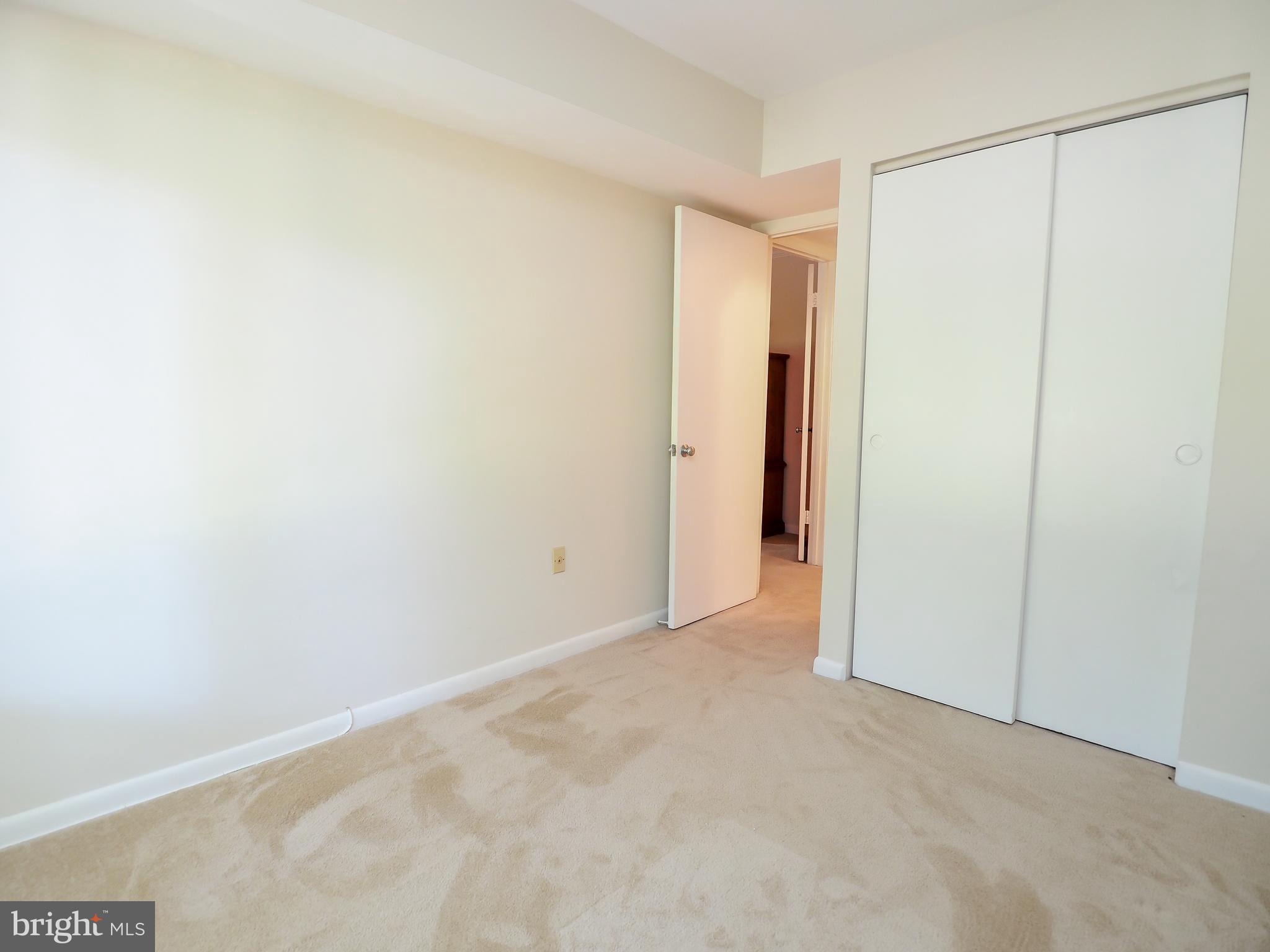 BURKE CENTRE STATION COMMONS - Residential