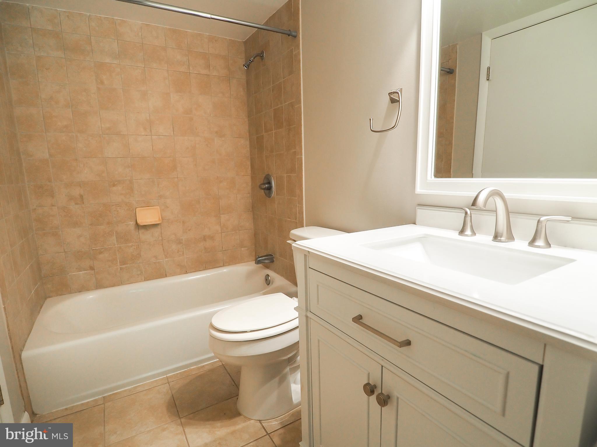 BURKE CENTRE STATION COMMONS - Residential