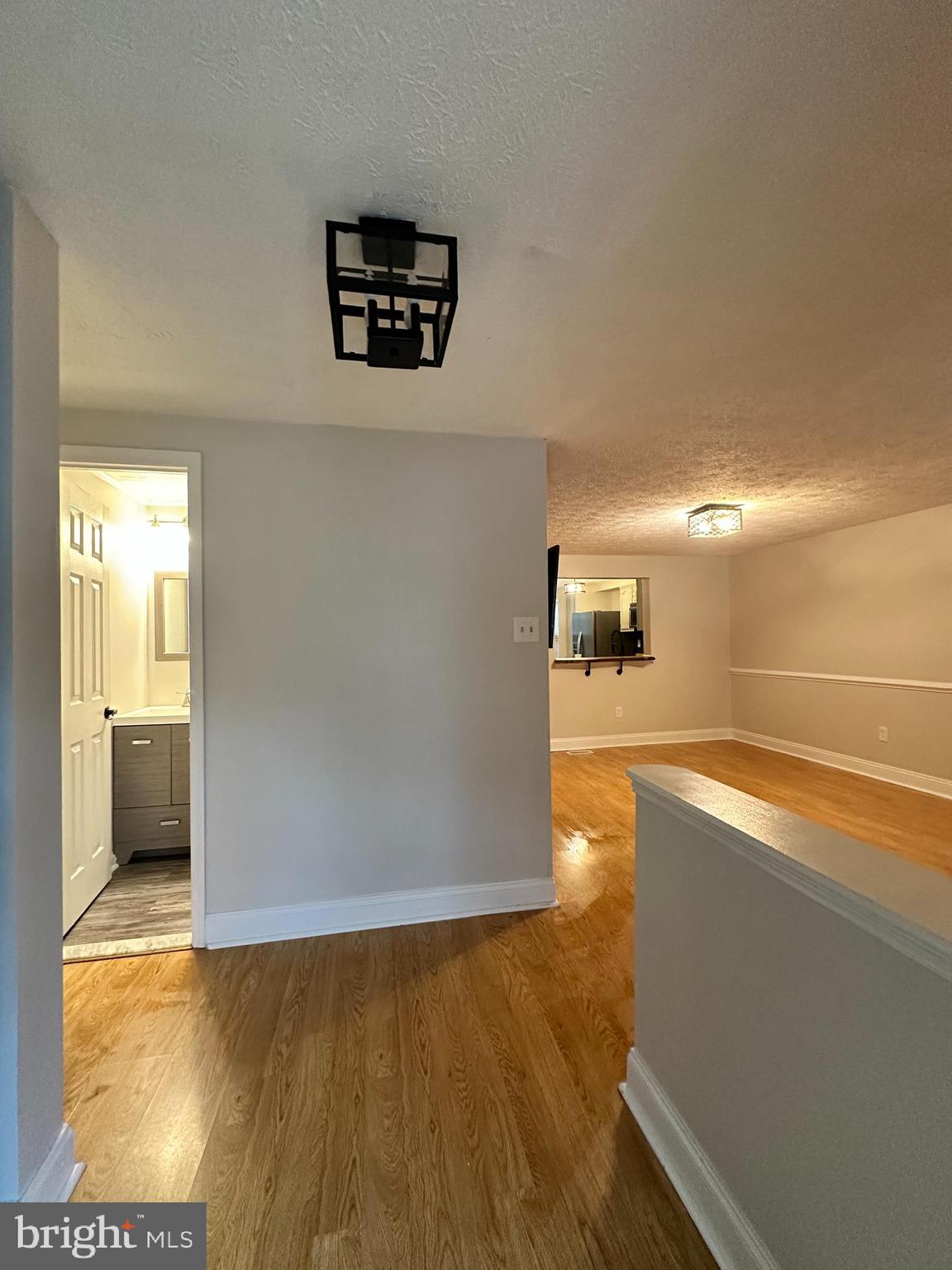 1105 OAKWOOD LANE