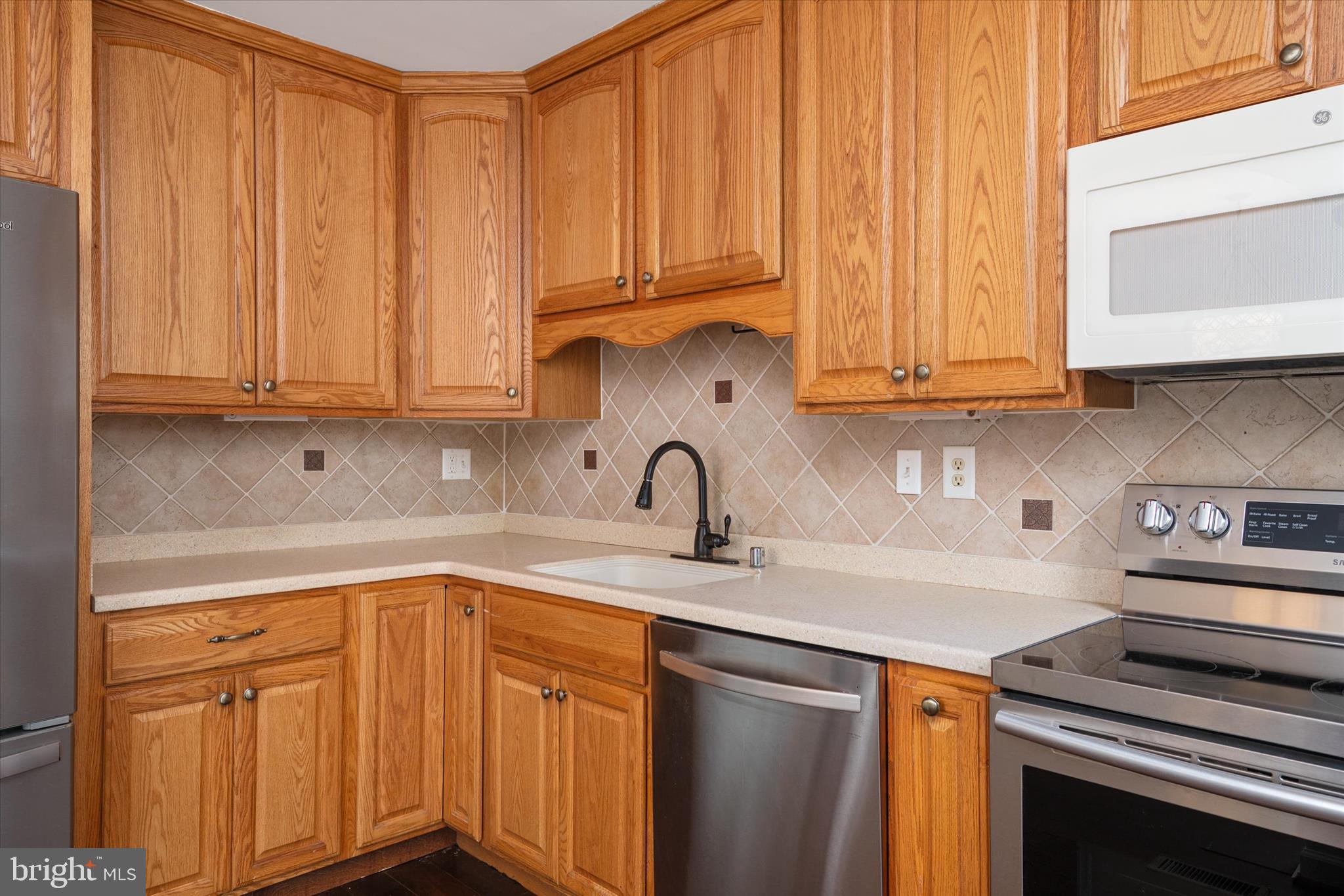 ELIZABETHS LANDING - Residential