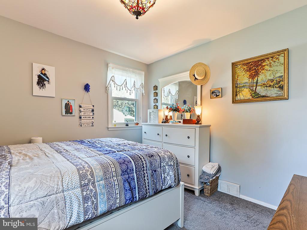 WARMINSTER HGTS - Residential