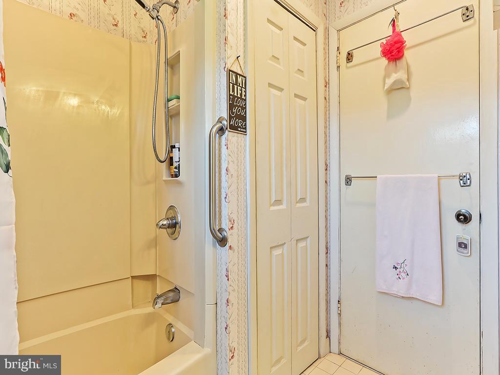 WARMINSTER HGTS - Residential