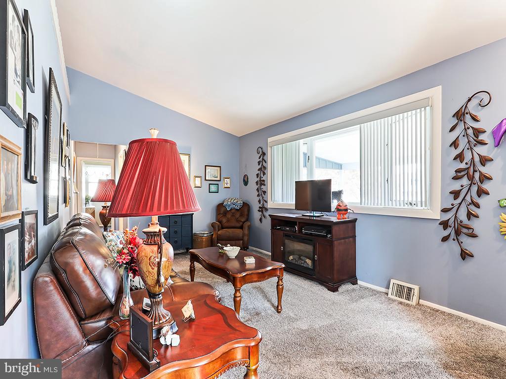 WARMINSTER HGTS - Residential