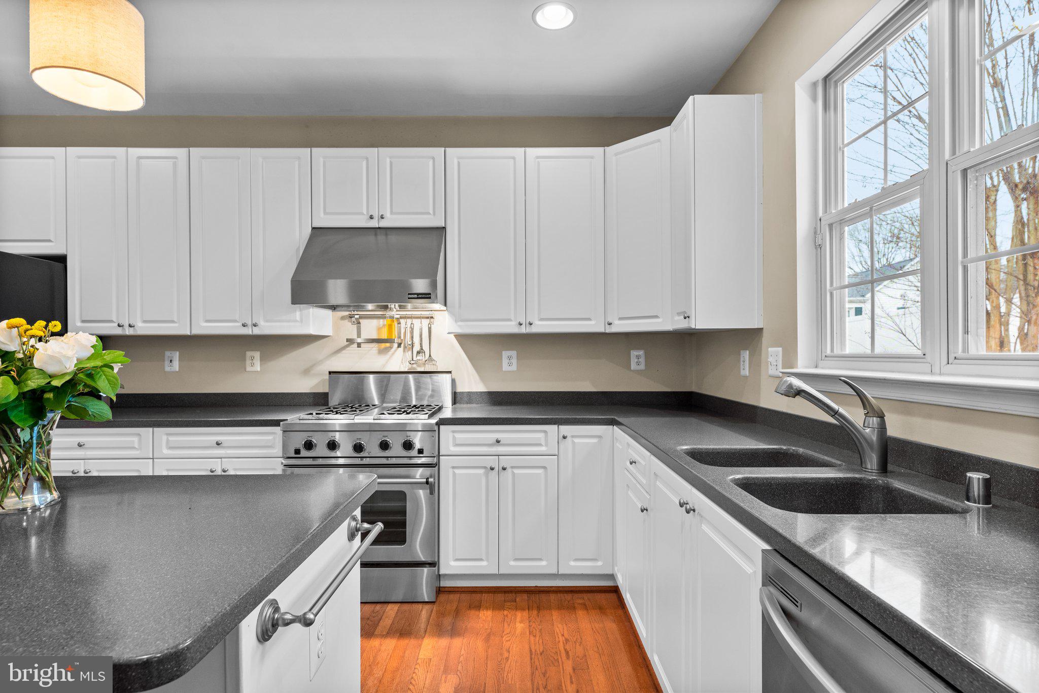 NORTHRIDGE - Residential