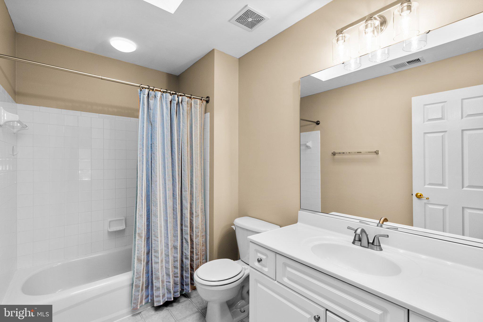 NORTHRIDGE - Residential