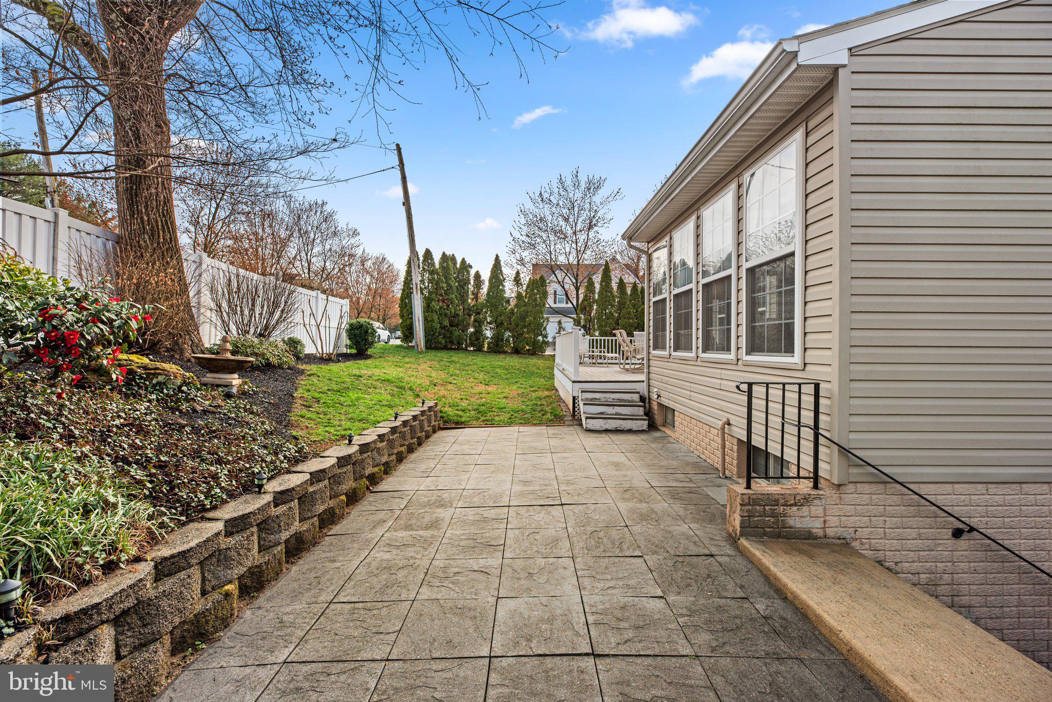 NORTHRIDGE - Residential