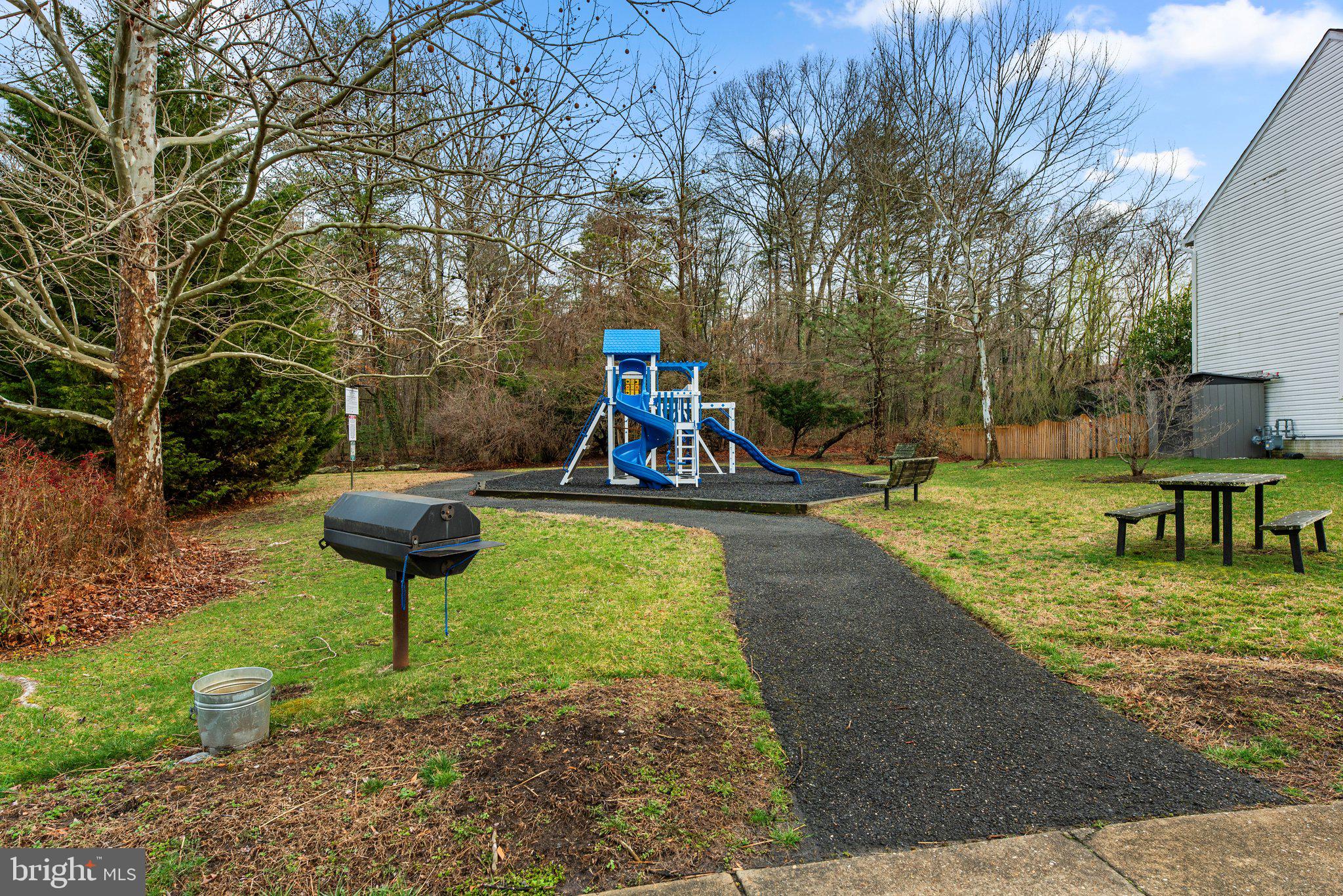 NORTHRIDGE - Residential