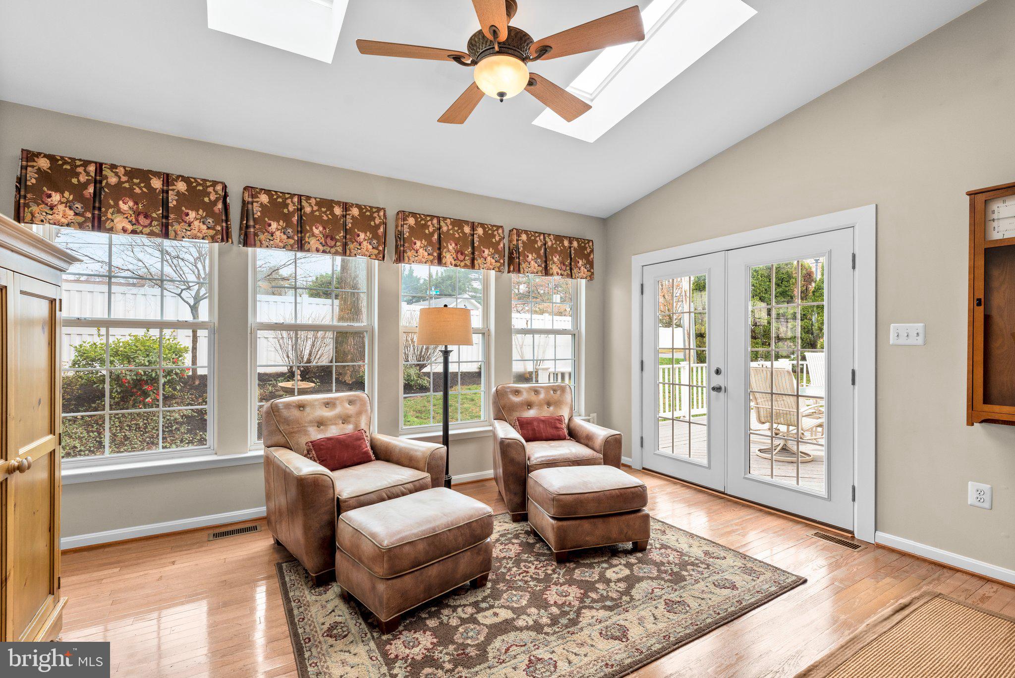 NORTHRIDGE - Residential