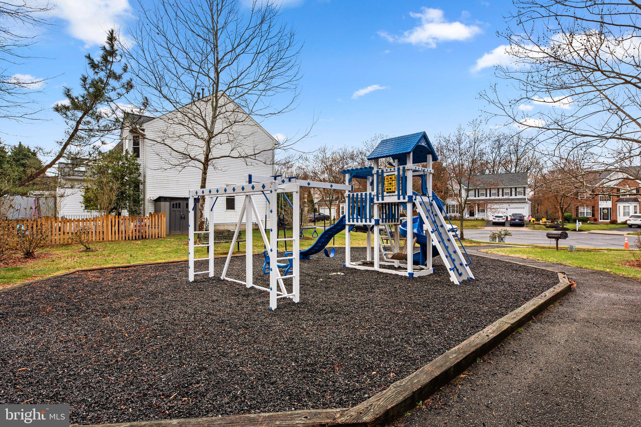 NORTHRIDGE - Residential