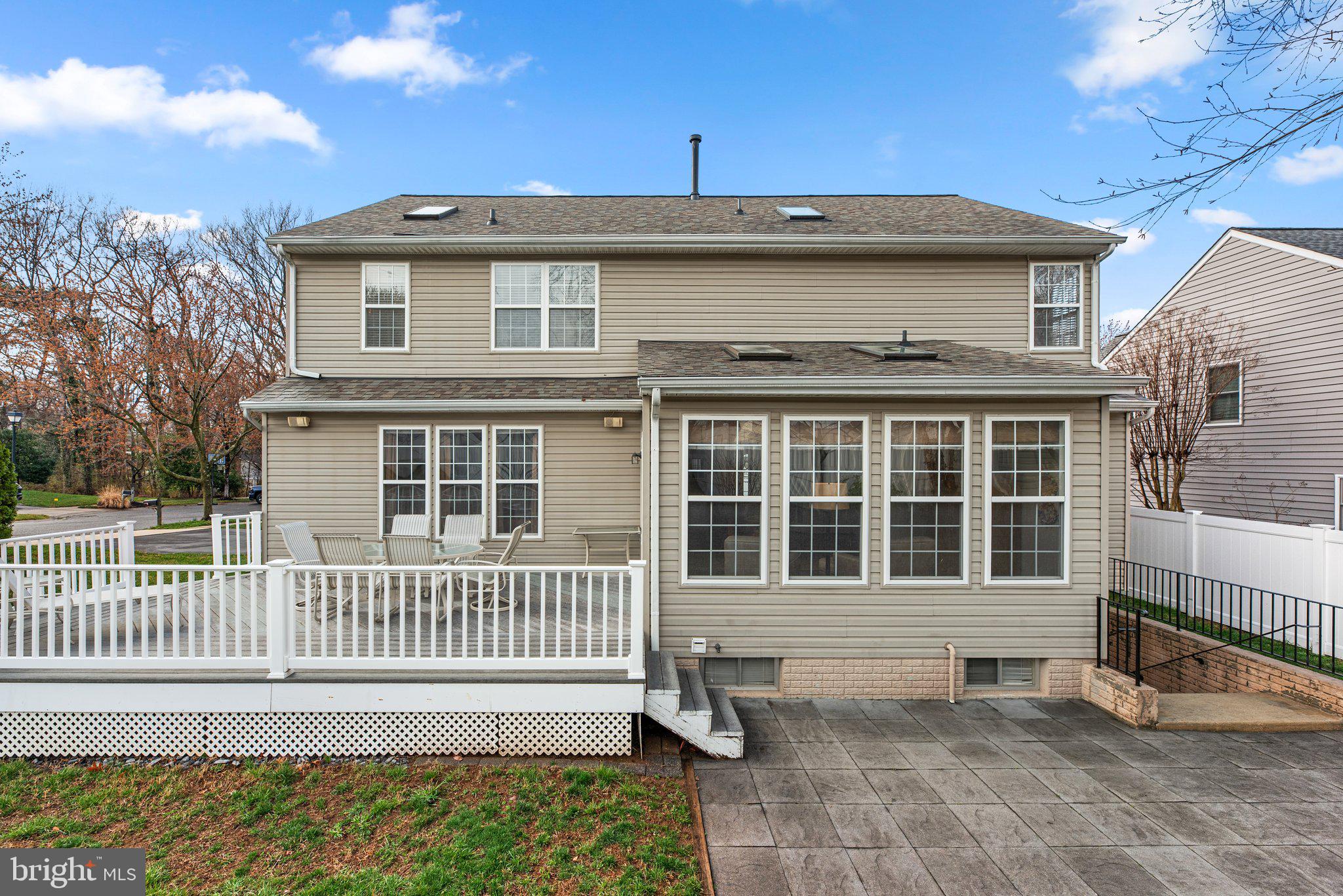 NORTHRIDGE - Residential