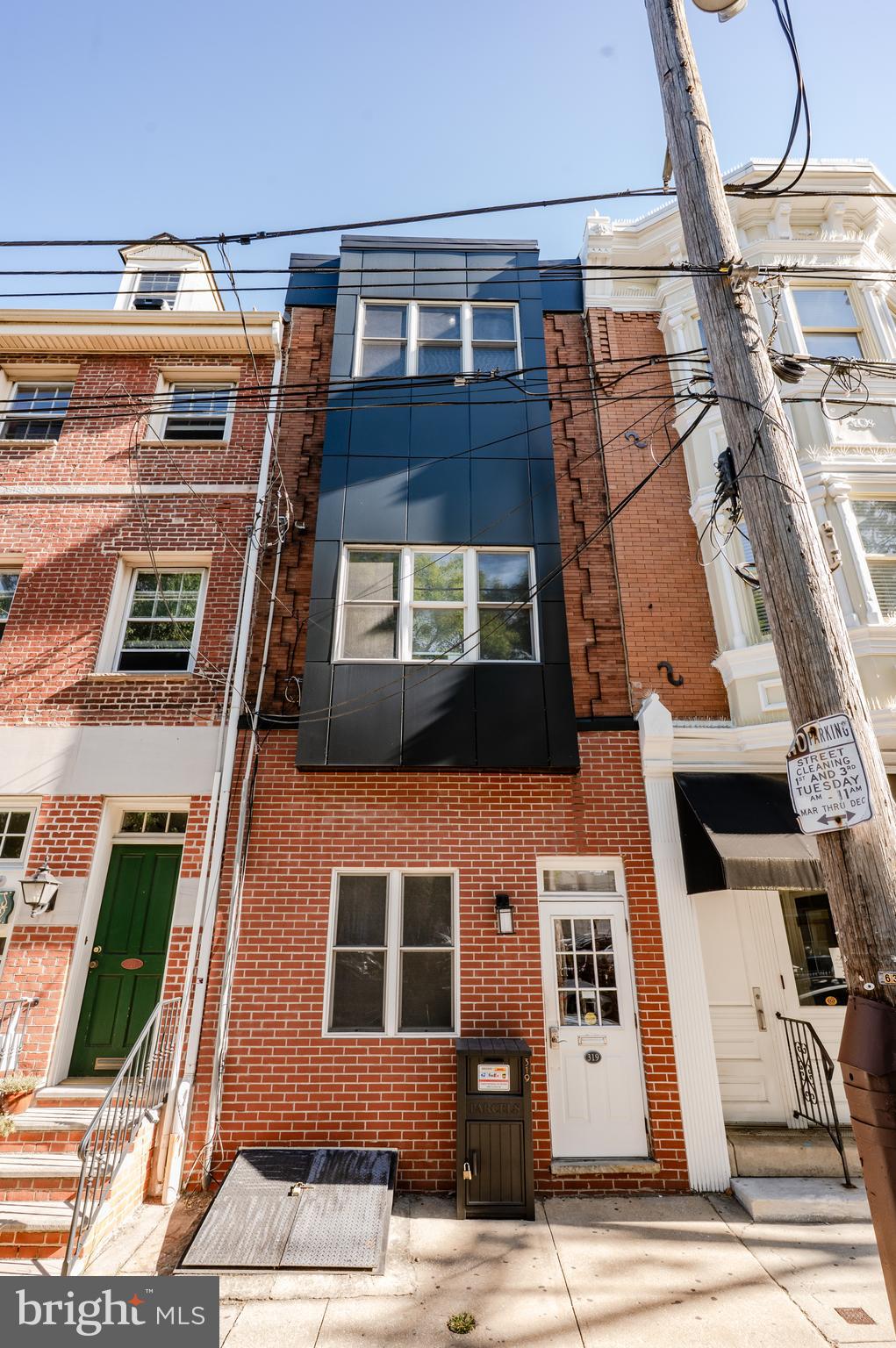 319 BAINBRIDGE STREET