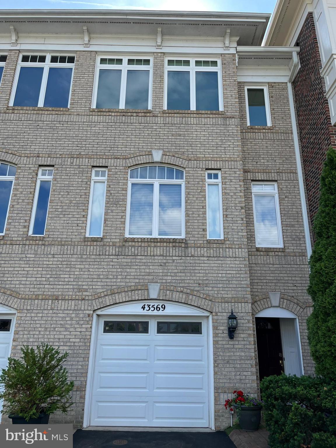 LANSDOWNE ON THE POTOMAC - Residential