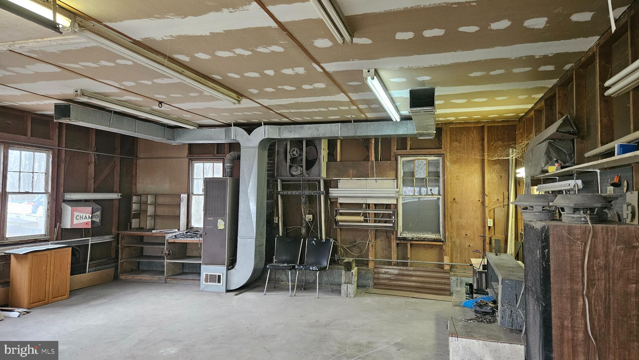 NONE  NO HOA - Residential