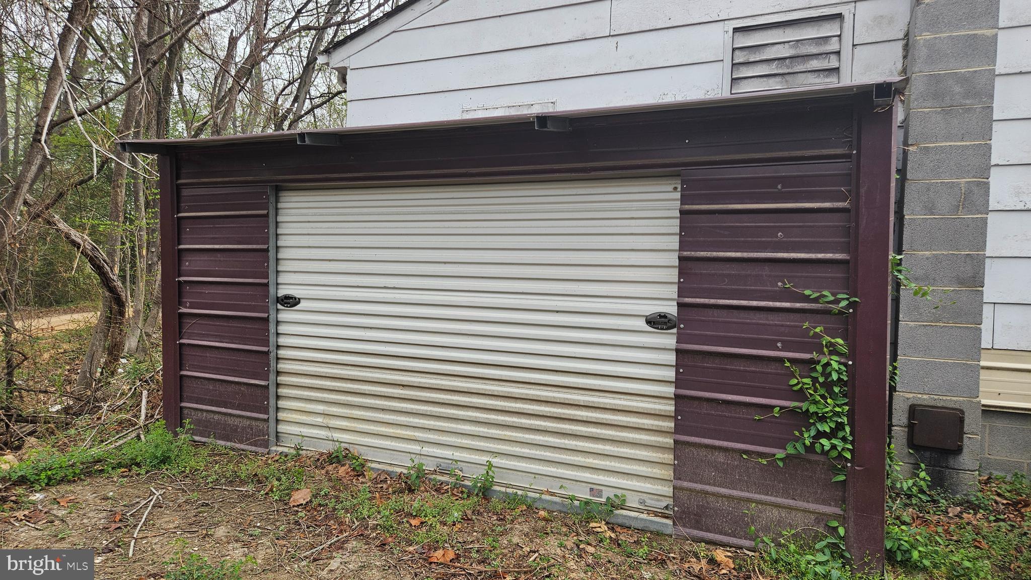 NONE  NO HOA - Residential