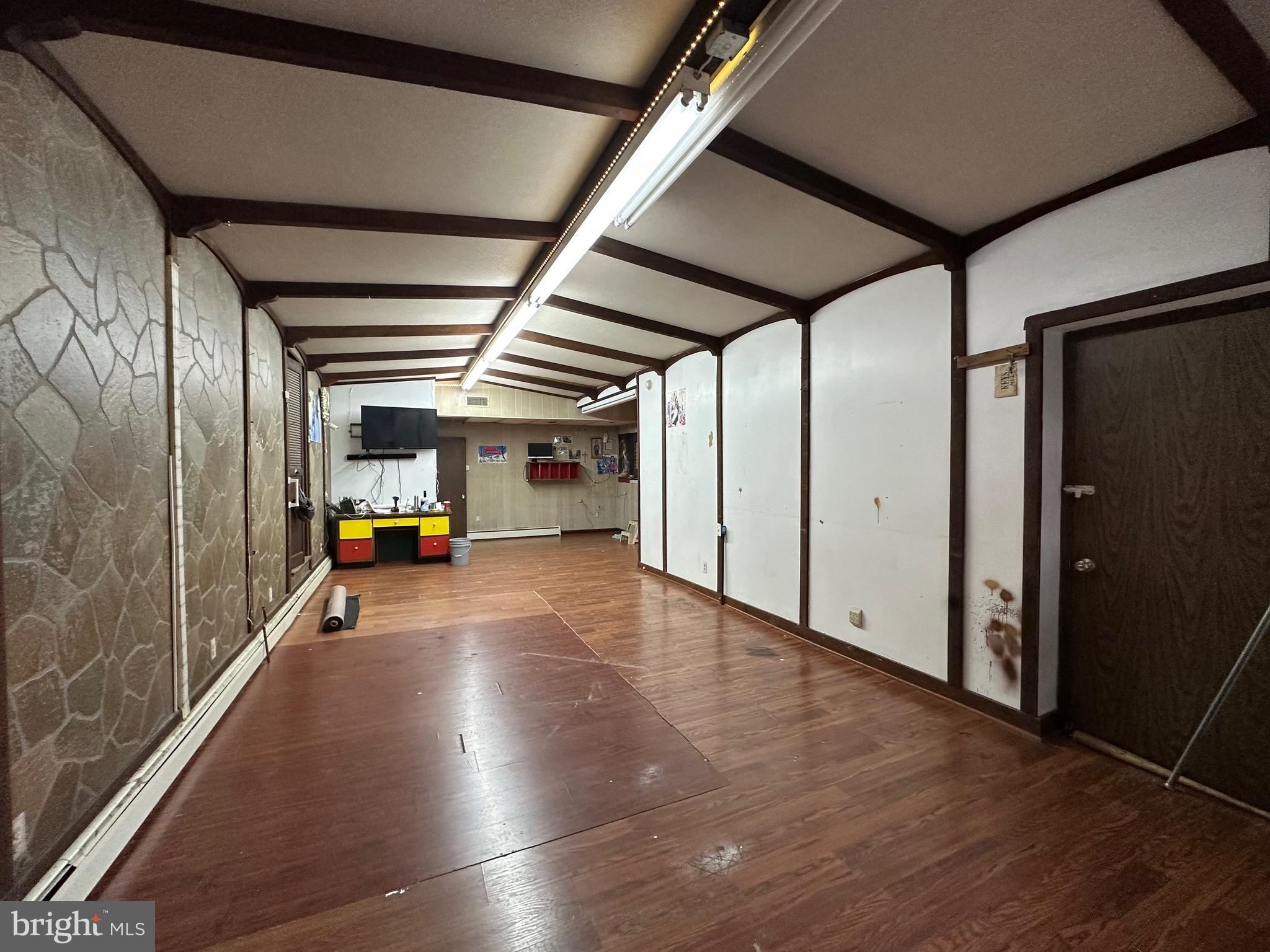2033 W PASSYUNK AVENUE 1ST FLOOR