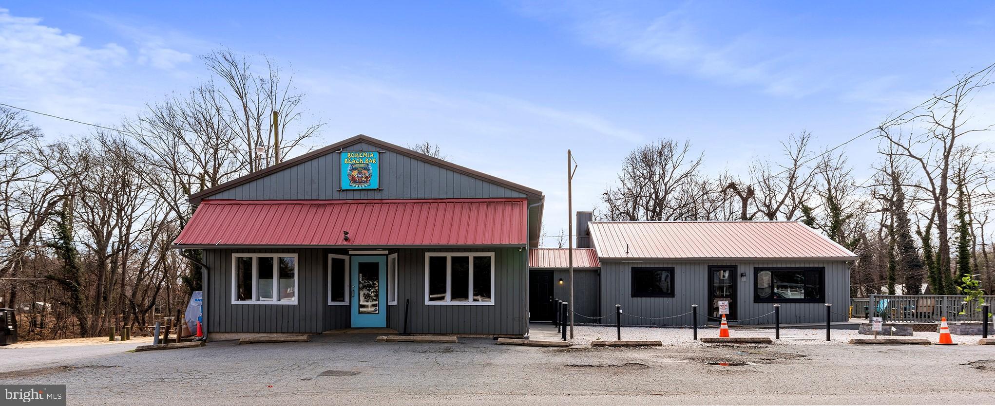 HACKS POINT - Commercial Sale