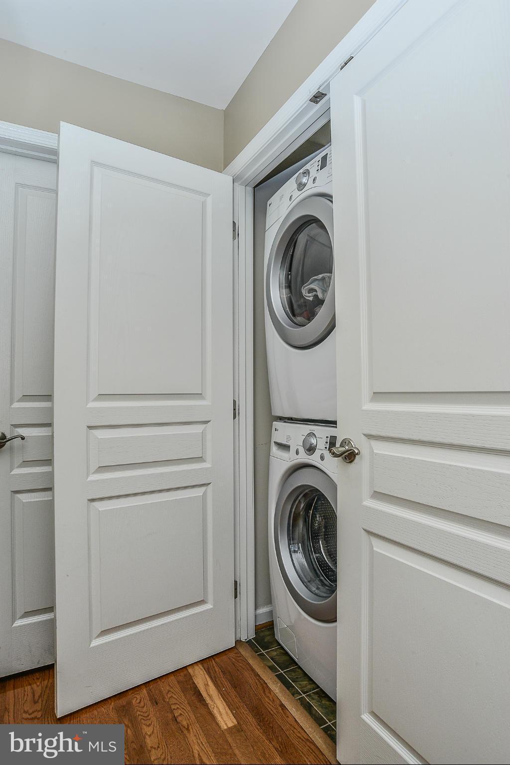 SHIRLINGTON CREST - Residential