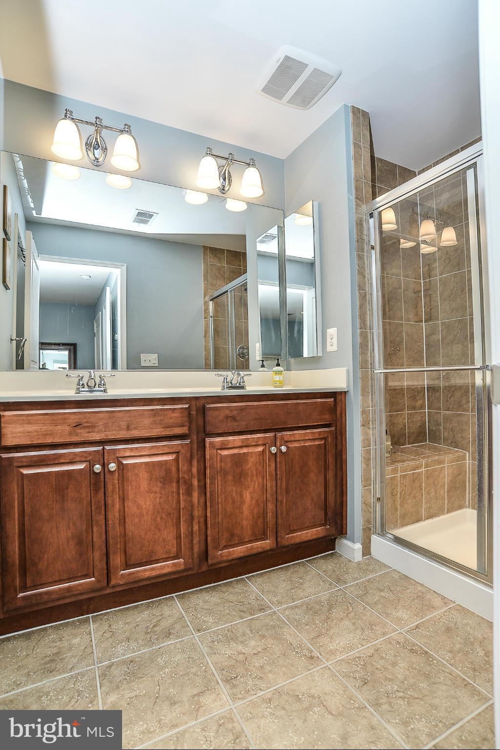 SHIRLINGTON CREST - Residential