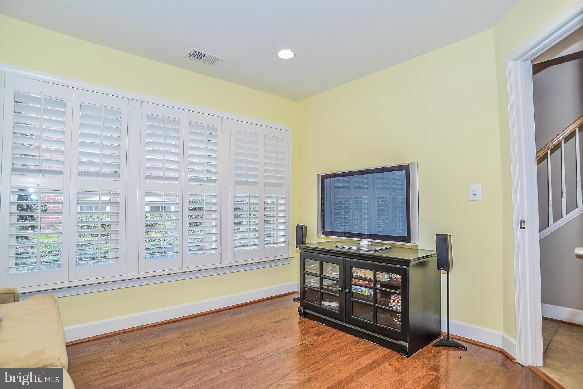 SHIRLINGTON CREST - Residential