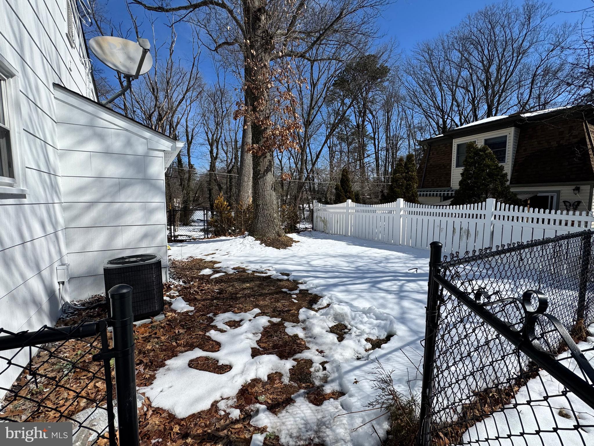 SILVER LAKE - Residential
