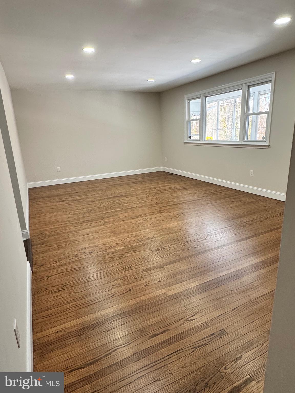 SILVER LAKE - Residential