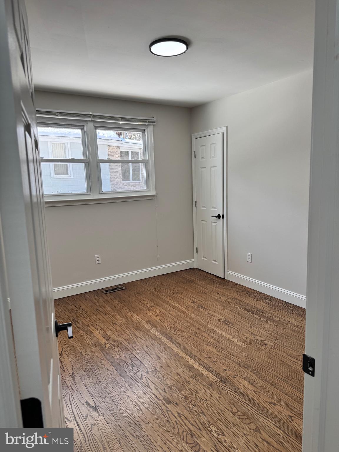 SILVER LAKE - Residential