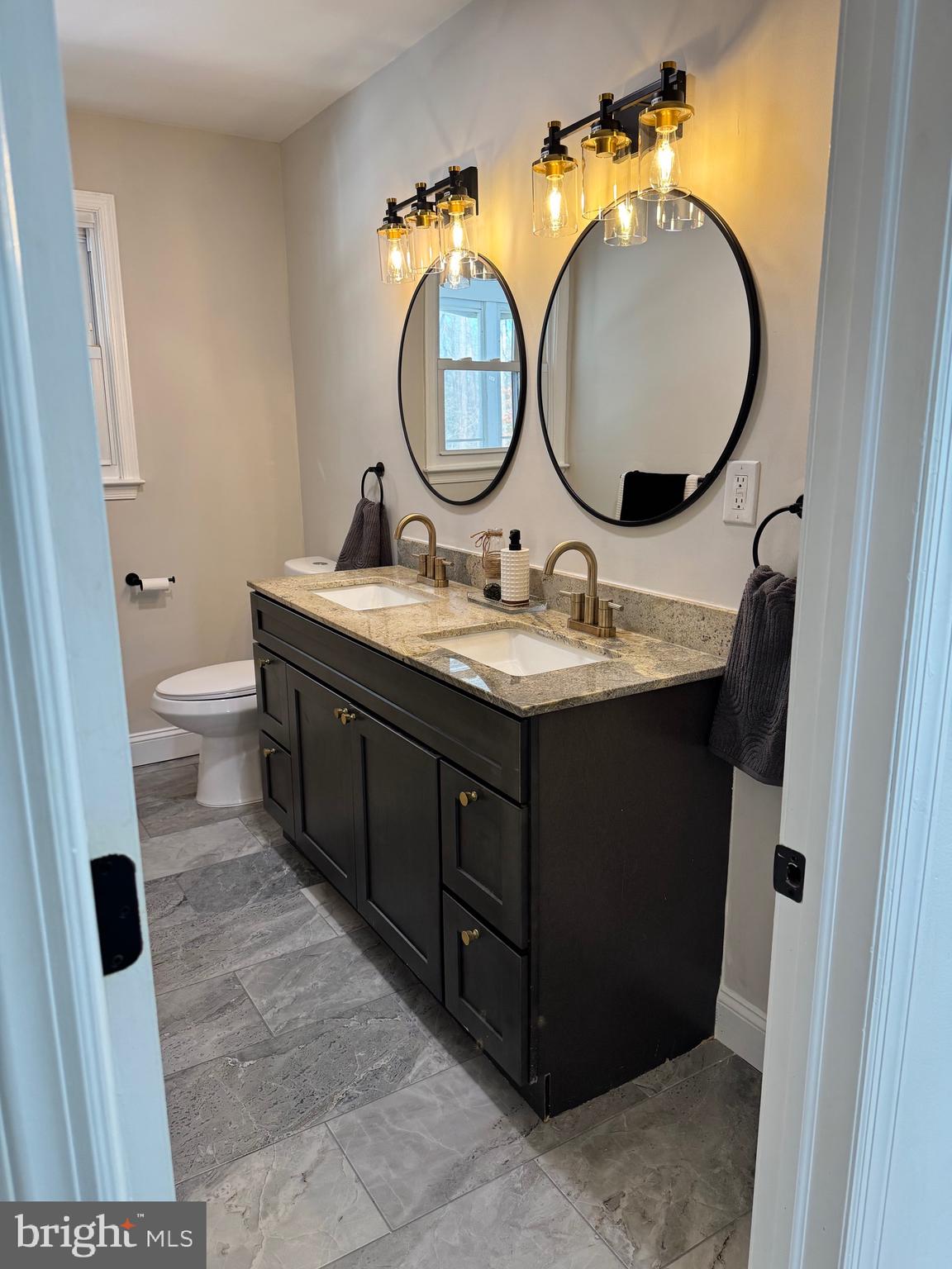 SILVER LAKE - Residential