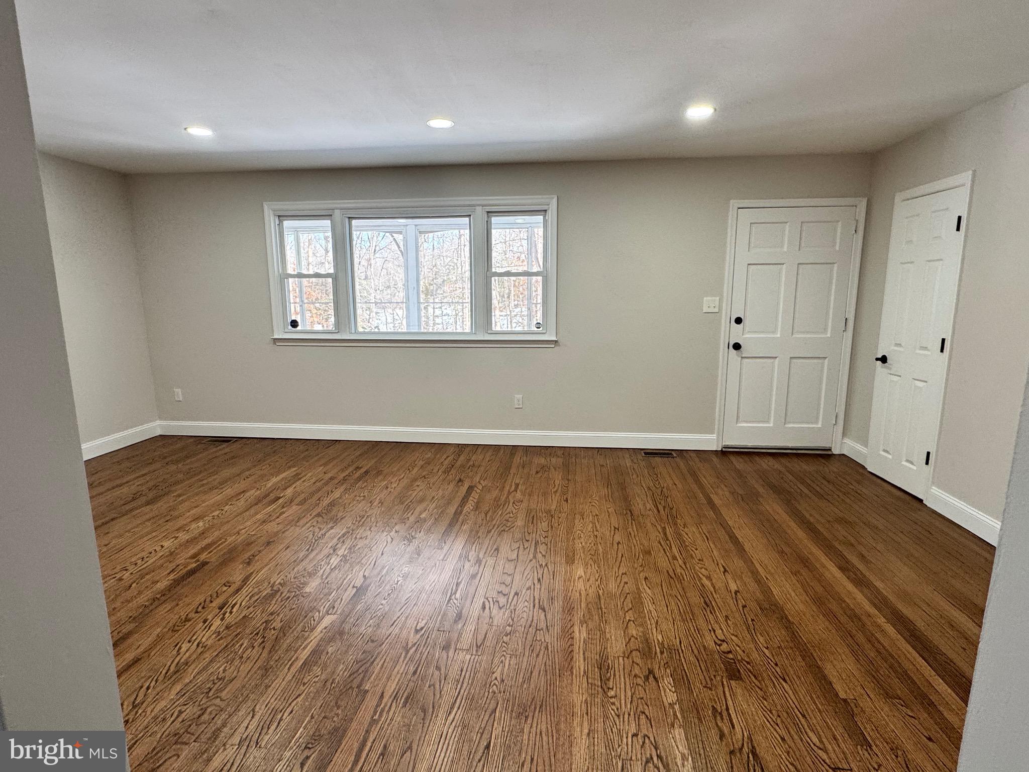 SILVER LAKE - Residential