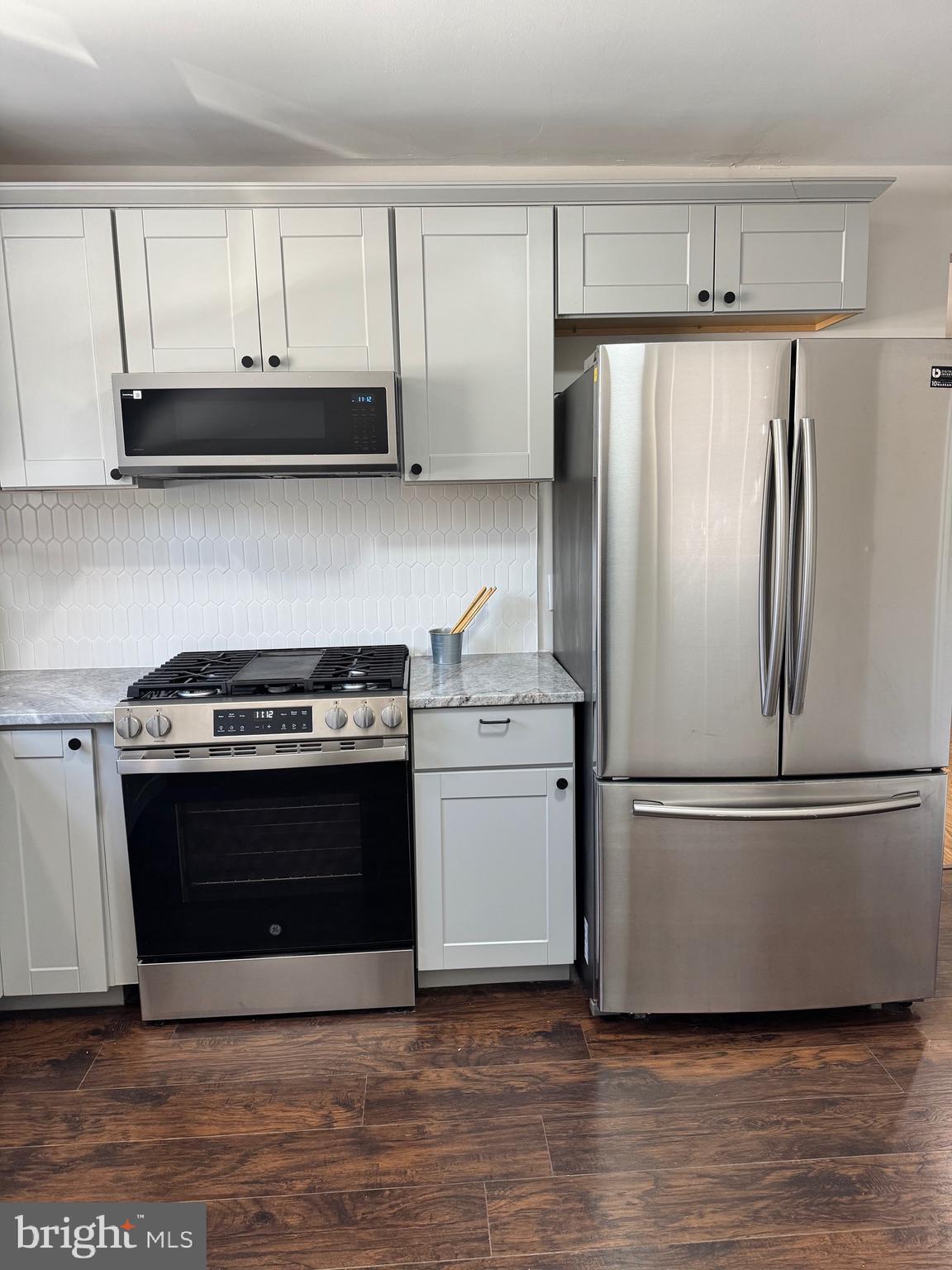 SILVER LAKE - Residential