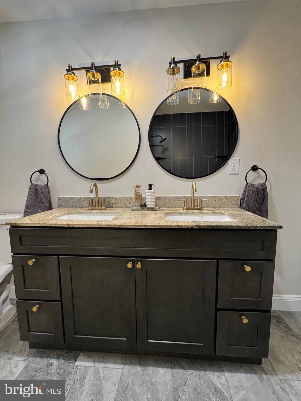 SILVER LAKE - Residential