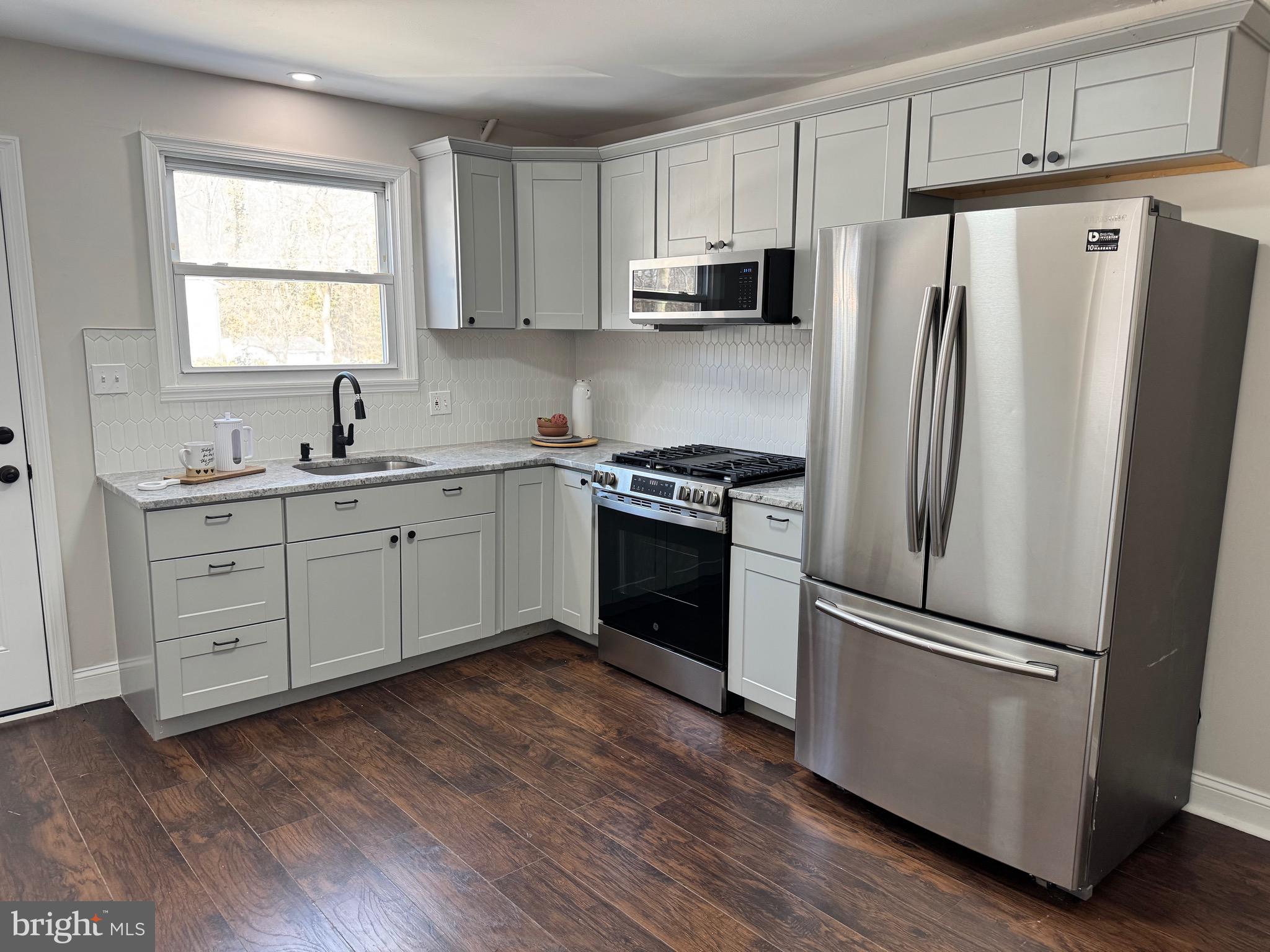 SILVER LAKE - Residential