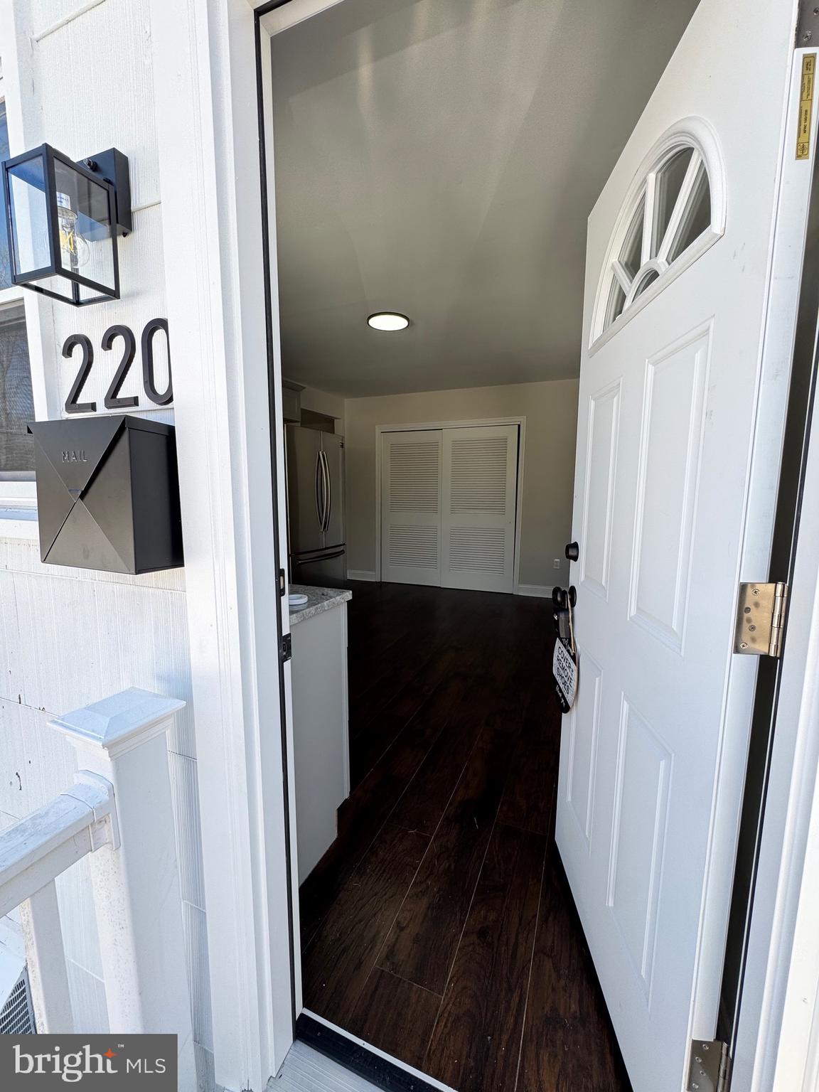 SILVER LAKE - Residential